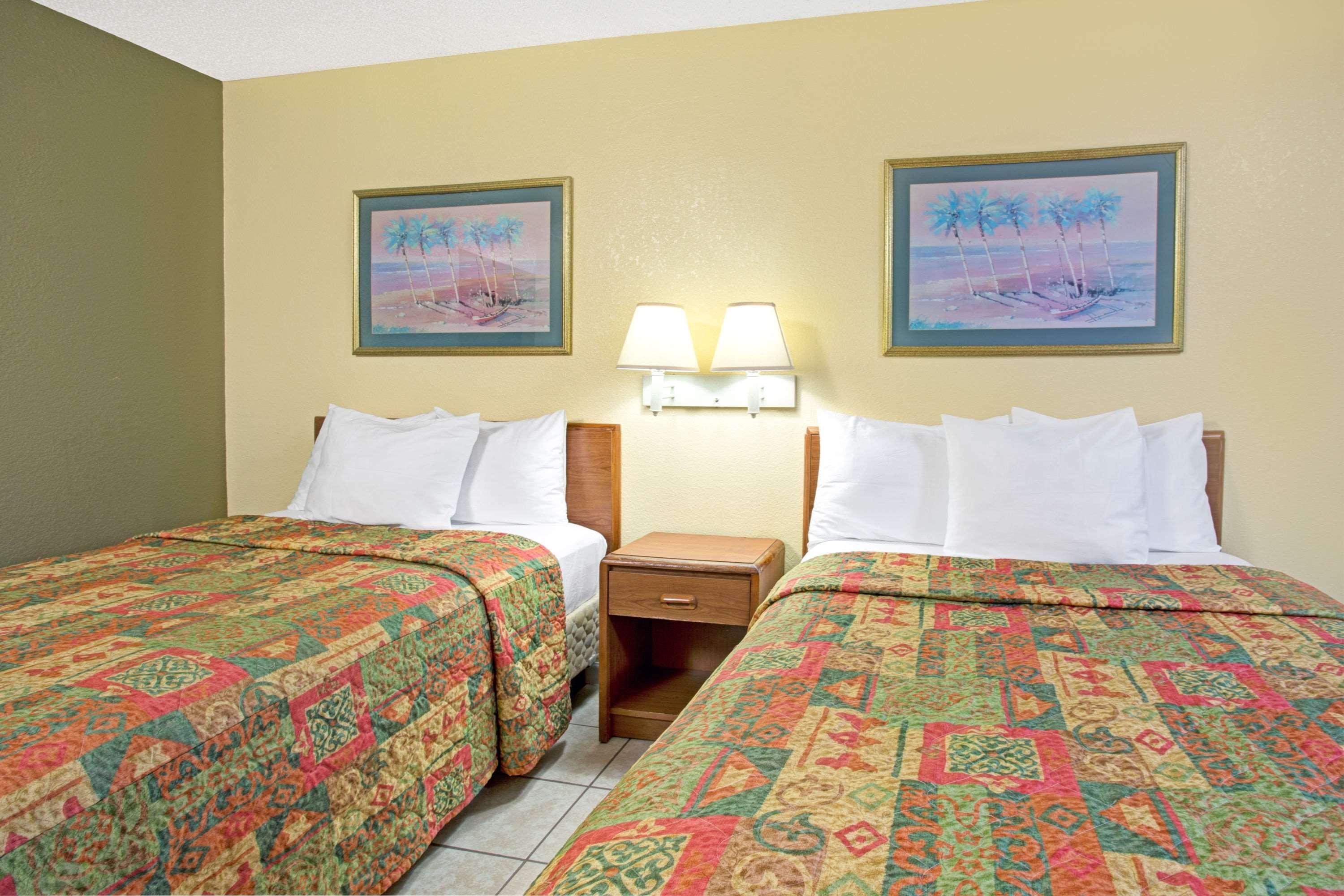 Days Inn By Wyndham Cocoa Cruiseport West At I-95/524 Екстер'єр фото