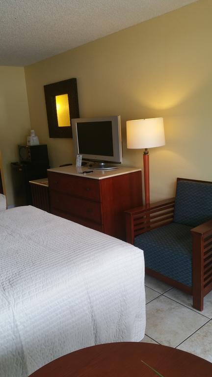 Days Inn By Wyndham Cocoa Cruiseport West At I-95/524 Екстер'єр фото