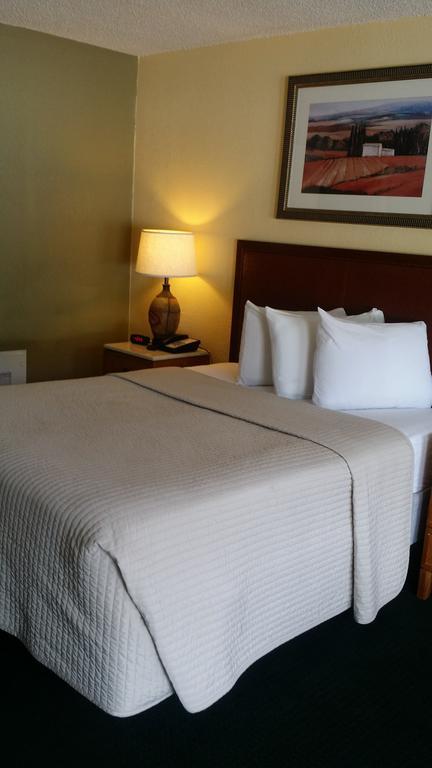 Days Inn By Wyndham Cocoa Cruiseport West At I-95/524 Екстер'єр фото