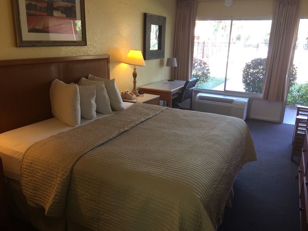 Days Inn By Wyndham Cocoa Cruiseport West At I-95/524 Екстер'єр фото